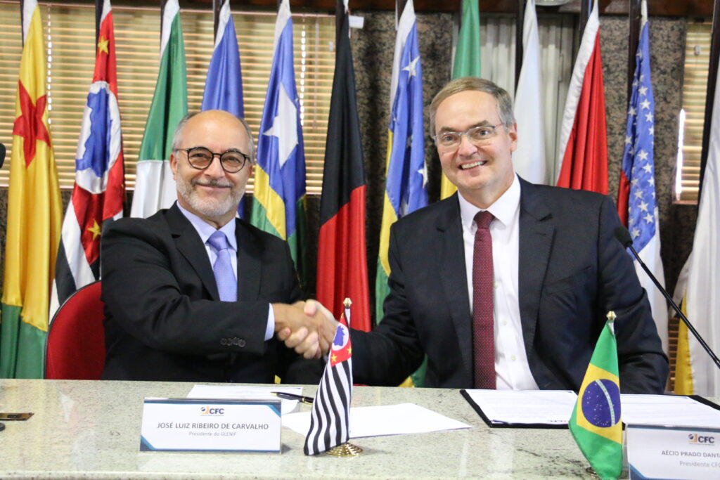 Presidente do Glenif e o presidente do CFC renovam acordo de cooperação.